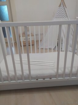 Dětská postýlka s matrací a roštem. - 6