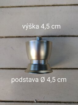 Nábytkové nohy - nízke plastové - 6