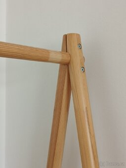 Vysoký dřevěný stojan na oblečení Karup Design - 6