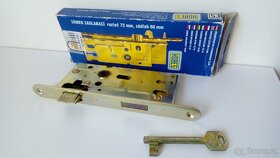 Zámek + vložka do dveří cena200Kč - 6