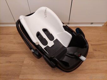 Set Maxi Cosi: 2x autosedačka (0-13 kg a 9-18 kg) + základna - 6