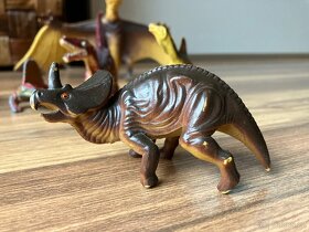 Dinosauři a tygr - 6