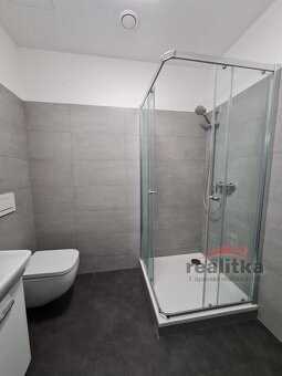 Pronájem mezonetového bytu 2+kk, 44 m2, Náměstí Osvoboditelů - 6