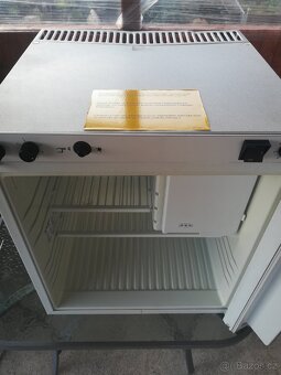 Absorpční lednička s mrazákem kombinovaná Dometic A803KF - 6