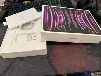 Apple iPad Pro 11" (2022) 128 GB Wi-Fi vesmírně šedý - 6