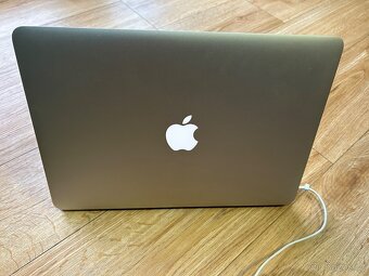 Apple MacBook Air 13" i5, 256GB SSD, 4GB RAM - 6