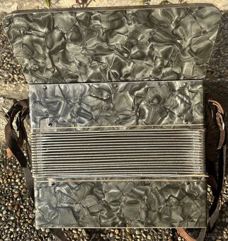 Prodám klávesovou tahací harmoniku HESS - 6