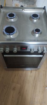 Sporák plynové hořáky a elektrická trouba Značka BOSCH - 6