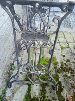 Litinové podstavce ze šicích strojů - 6