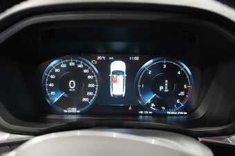 Volvo XC60 B4 AWD rok 2020 - 6