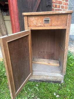 Historické noční stolky - 6