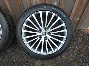 Orig Škoda SIRIUS 5x112 235/45 R18 + zánovní zimní Contiky - 6