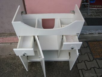 stolek umyvadlo zrcadlo - 6