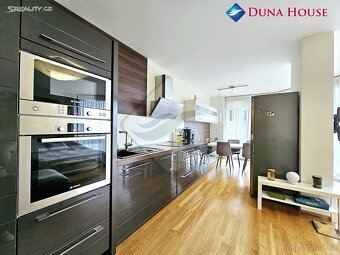 Pronájem bytu 1+kk 64 m² Ke Kapslovně, Praha - Žižkov - 6