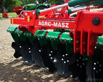 Nový diskový stroj Agro-Masz BT40H - h m záběr - 32 disků - 6