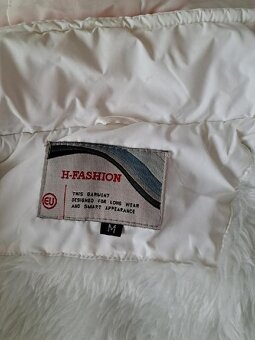 teplá vesta s odep. kapucí i kožešinou, vel. S zn. H-Fashion - 6