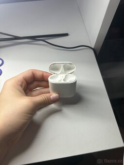 Apple AirPods 1 generace - 6