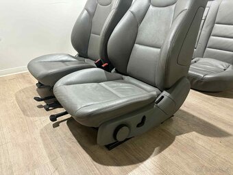 /// Sedačky Mercedes Benz W204 Sedan /// - 6