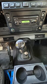 Land Rover Defender 90 - 6