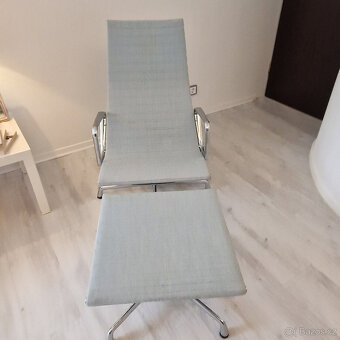 Křeslo VITRA Eames EA 124125 s podnožkou - 6