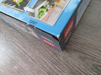 LEGO 10251 Brick Bank - 6
