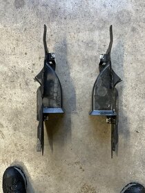 Prodám držáky krytů pod motor bmw e39 v8 - 6