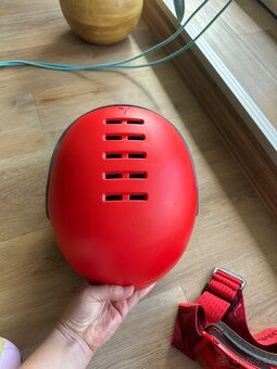 Lyžařská helma Atomic a lyžařské brýle Atomic - 6