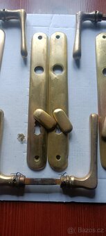 Staré mosazné kování. - 6