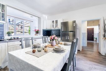 Vícegenerační rodinný dům 6+1 s bazénem - 6