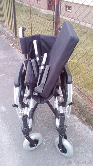 INVALIDNÍ VOZÍK 47 cm-ZADNÍ BRZDY-lze zaslat po ČR - - 6