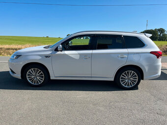 Mitsubishi Outlander 2.4 PLUG-IN HYBRID 4WD Basis Spirit2020 - 6