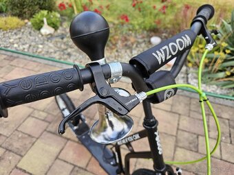 Prodám dětskou koloběžku Yedoo Wzoom black - 6