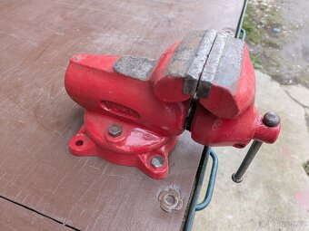 Pracovní dílenský stůl se svěrákem York - 6