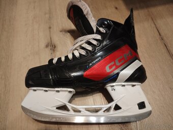 Brusle CCM JETSPEED FT670 SR vel.43,5 - 6