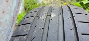 Pneu Letní 235/40/19 - 6