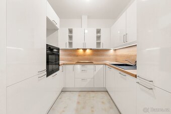 LUXUSNÍ NOVÝ Byt 4+1 350m² Židlochovice-centrum; 3 metrové s - 6