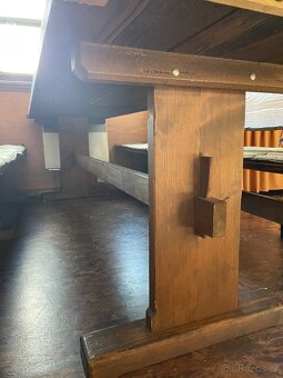 Masivní stoly s lavicemi - 6