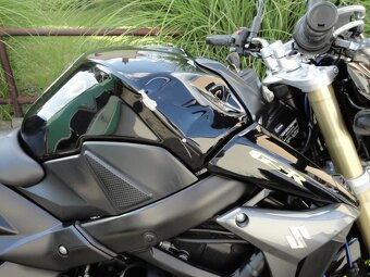 SUZUKI GSR750 - 6