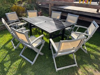 Stůl s 8 židlemi a 2 křesly - 6