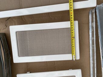 Větrací mřížka krbová- bílá- sada 6 ks- použitá - 6