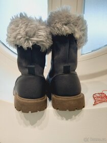 Nádherné kozačky s kožíškem Carter's, vel. 22 - 6