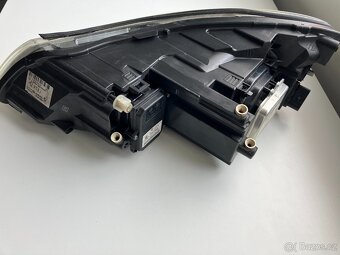 Přední světlomet xenon pravý 1Z1941018T Octavia II FL - 6