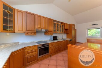 Prodej rodinného domu 207 m², pozemky 1 059 m² - 6