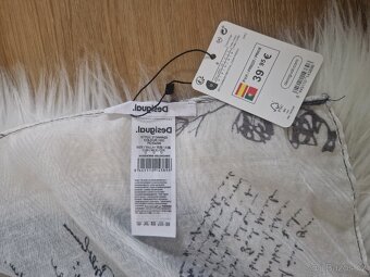 Desigual nový značkový šátek Signature černo bílý - 6