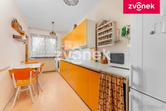 Prodej řadového rodinného domu s garáží a zahradou ve Sla... - 6