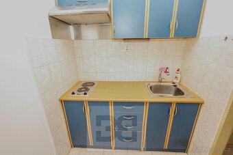 Vybavený byt 1+kk ve Vršovicích s výhledem do vnitrobloku - 6