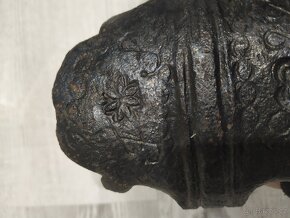 Kovářská výzdoba datovaná r. 1899 na kování oje vozu - 6