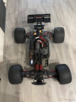 Traxxas e-revo 1:8 - 6