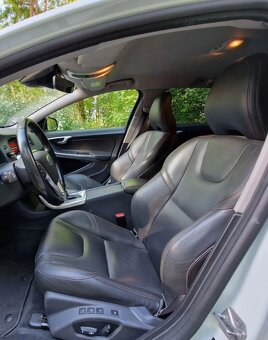 Volvo V60 D4 4AWD Drive-E Summum 4x4 - 6