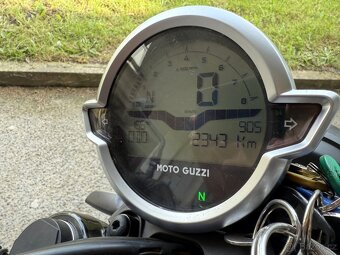 Moto Guzzi V7 Stone 850 Rosso Rovente 2023 DPH - 6